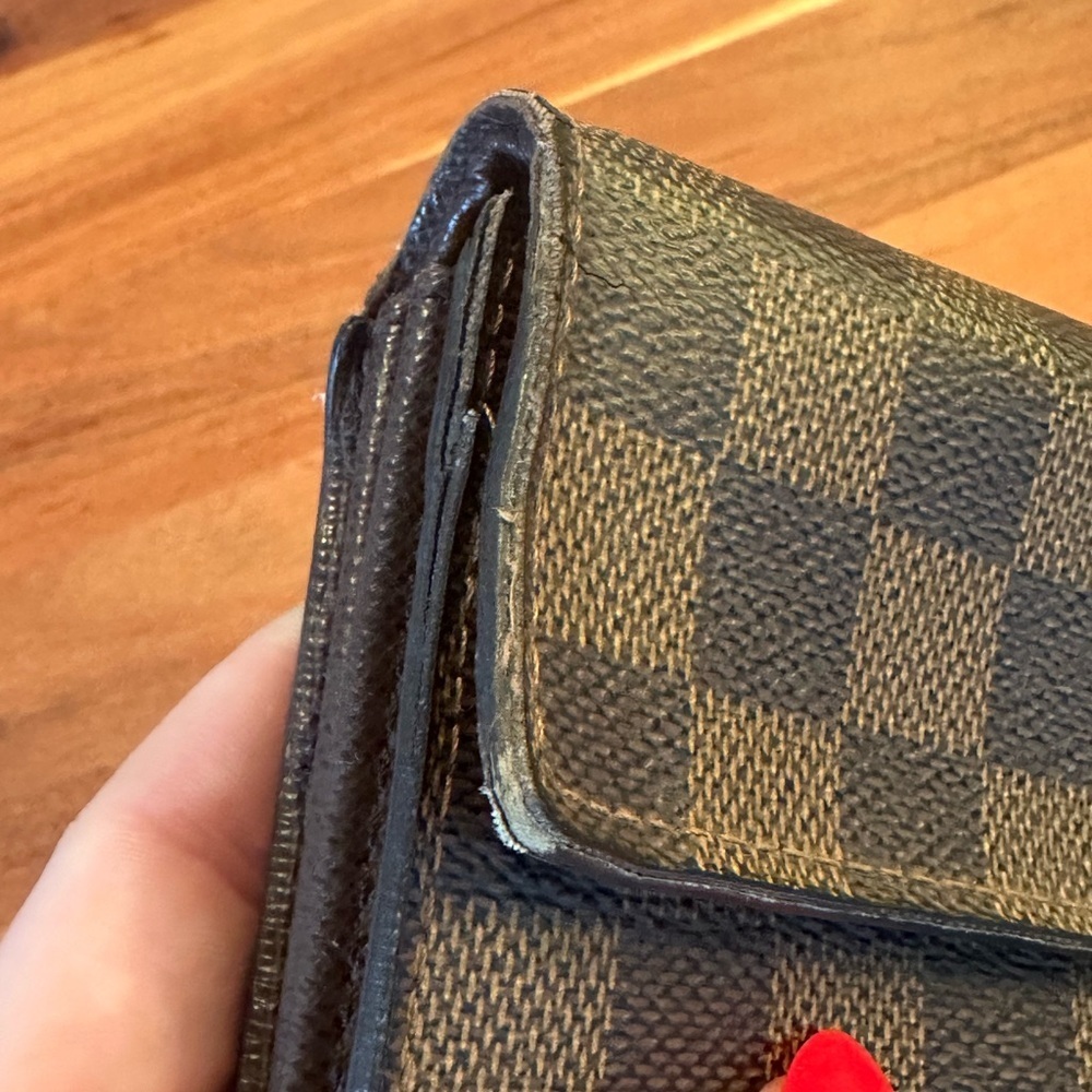Authentic Louis Vuitton Damier Sarah Wallet - Picture 12 of 14